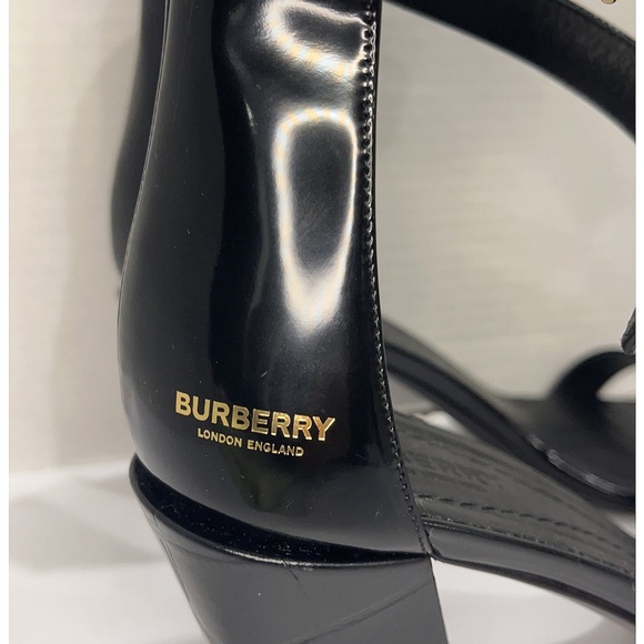 Burberry Heels Great condition - Picture 4 of 5